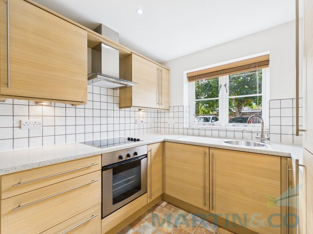Apartment in Mid Sussex, World's End, Burgess Hill - View 2