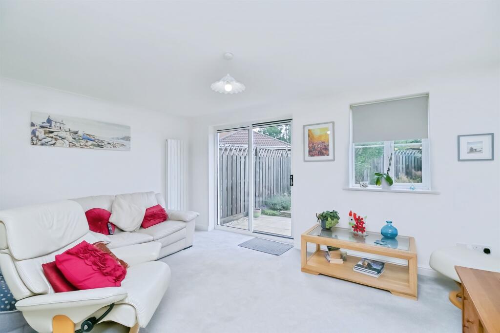 House in Cardiff, Rhoose - View 4