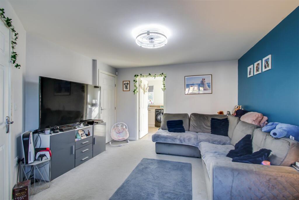 House in Kirklees, Earlsheaton - View 4