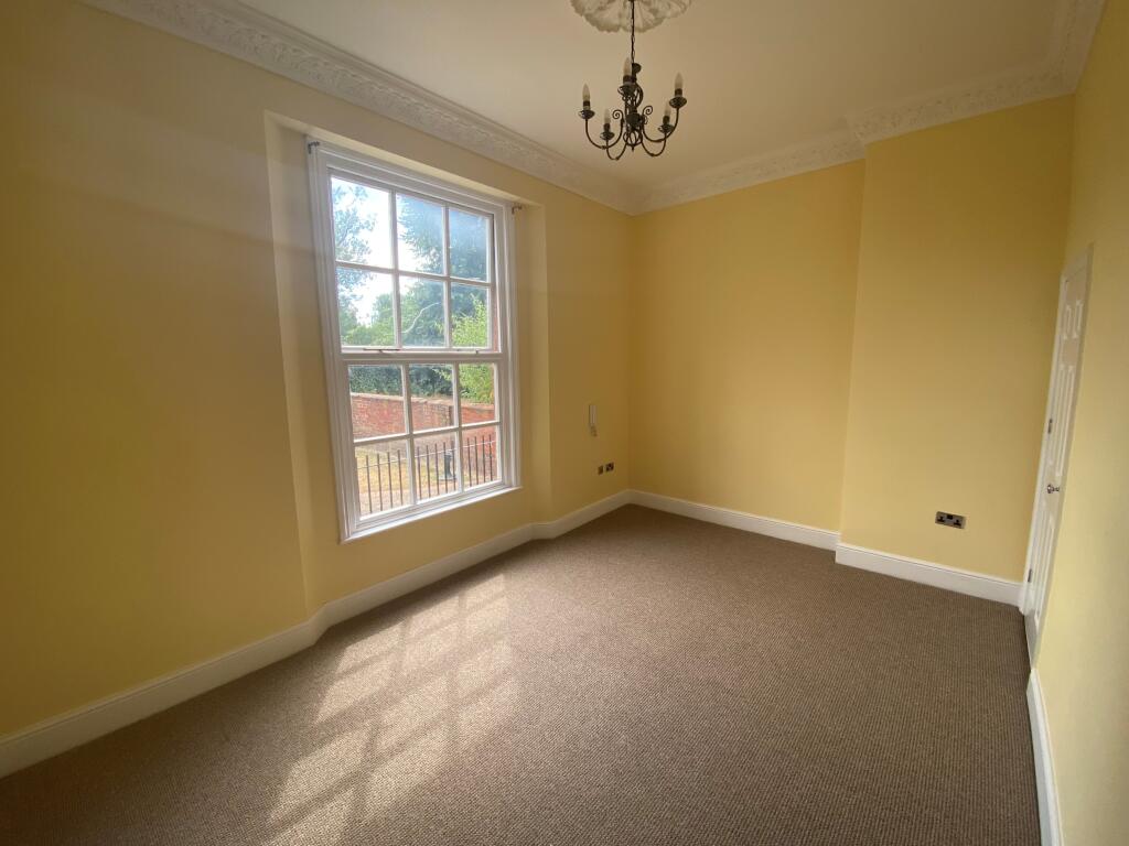 Apartment in Rugby, Warwickshire - More