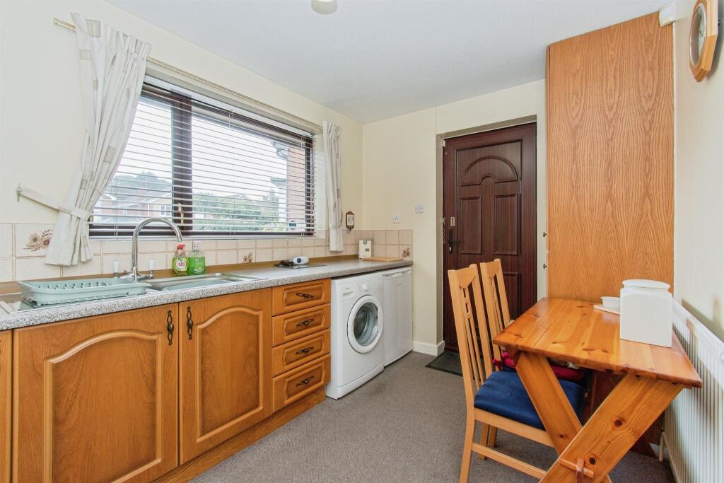 House in Wakefield - View 4