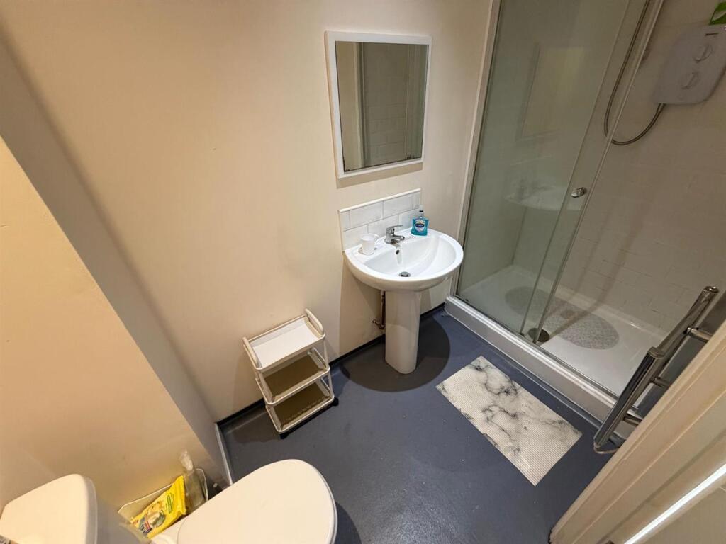 Apartment in Liverpool - More