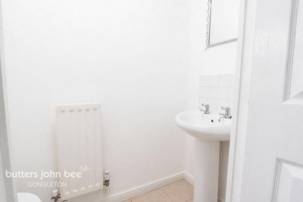 House in Congleton, West Heath - More