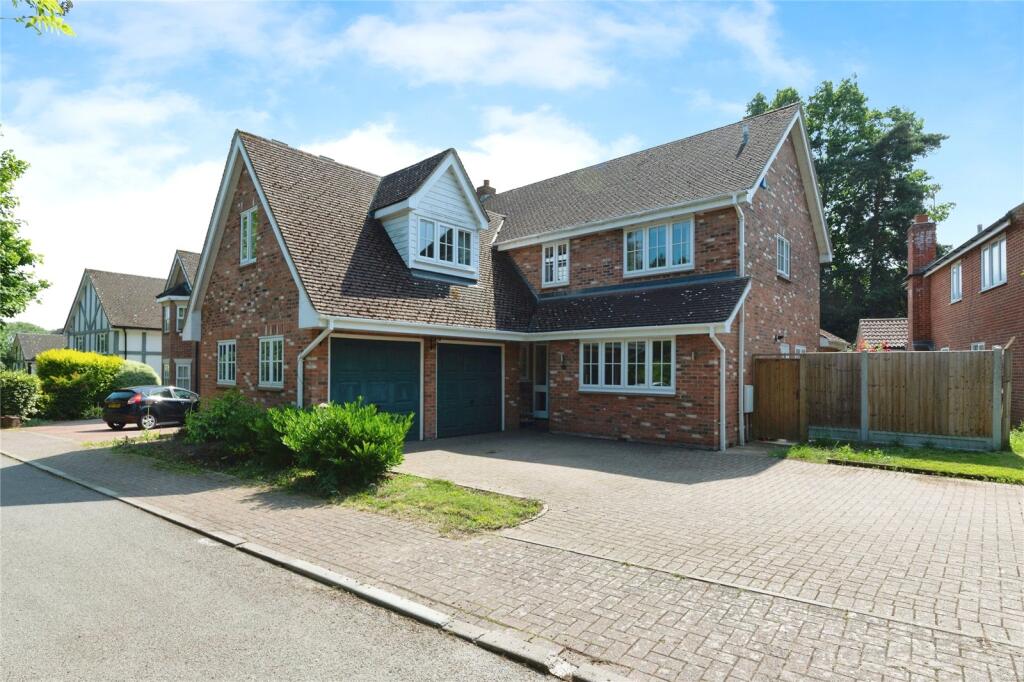 Main image of property: Norsey Close, Billericay, Essex, CM11