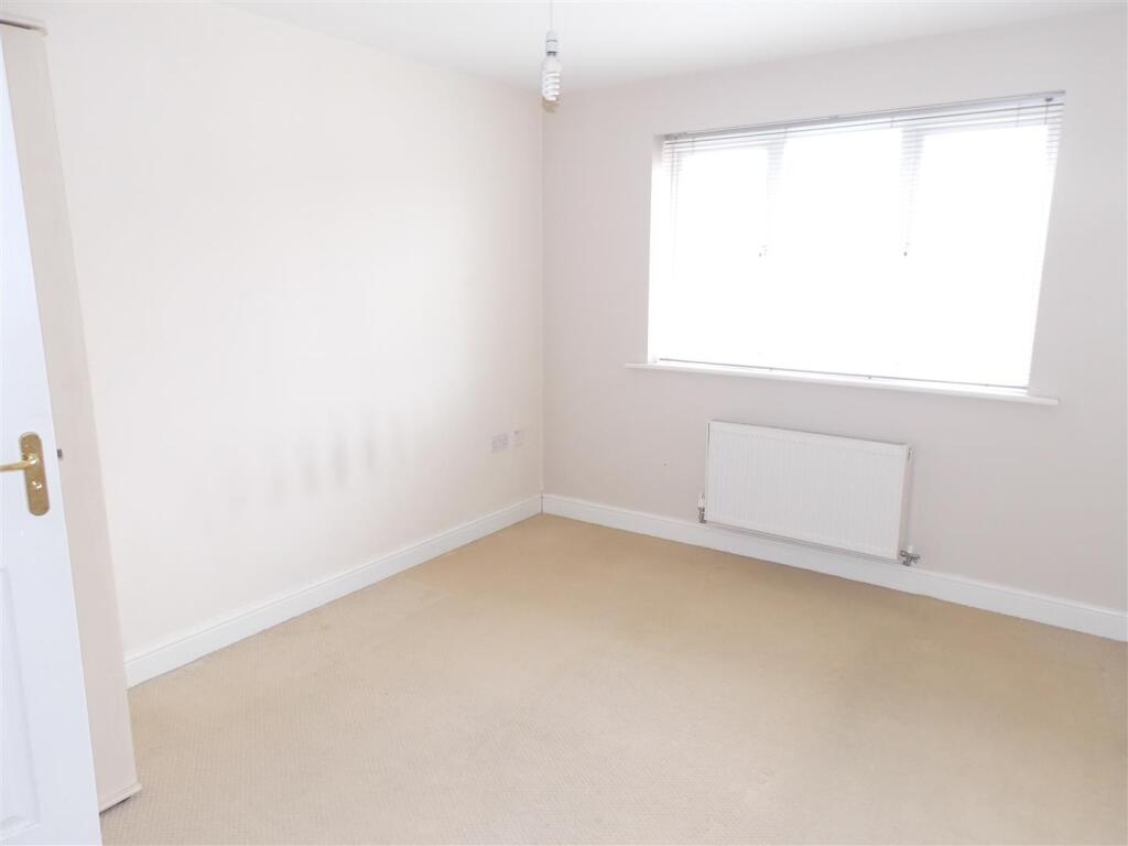 Apartment in Hull - View 4
