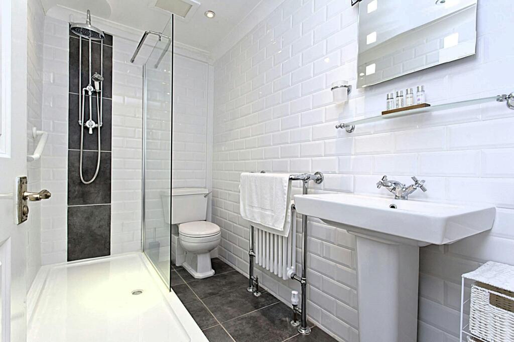 Room 2 bathroom e.jpg