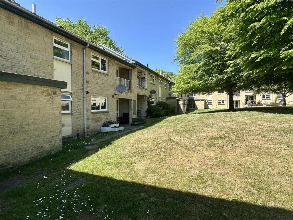 Main image of property: The Crofts, Hathersage, Hope Valley, S32 1DG