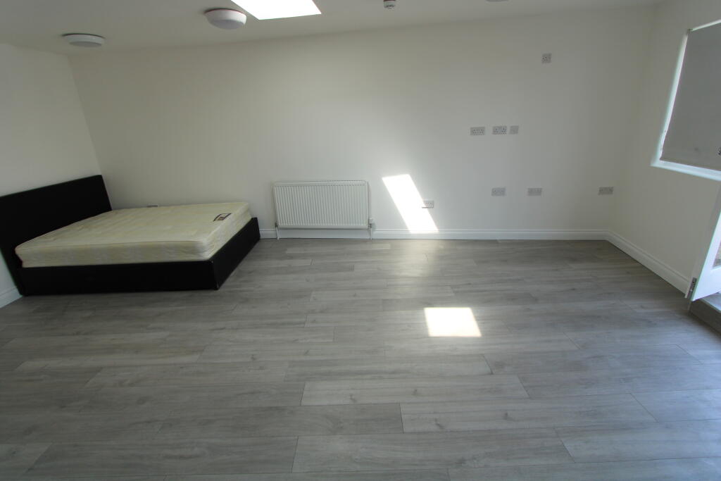 Studio flat for rent