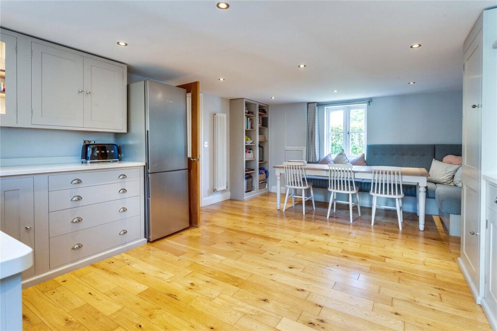 House in Waltham St Lawrence, Shurlock Row - View 4