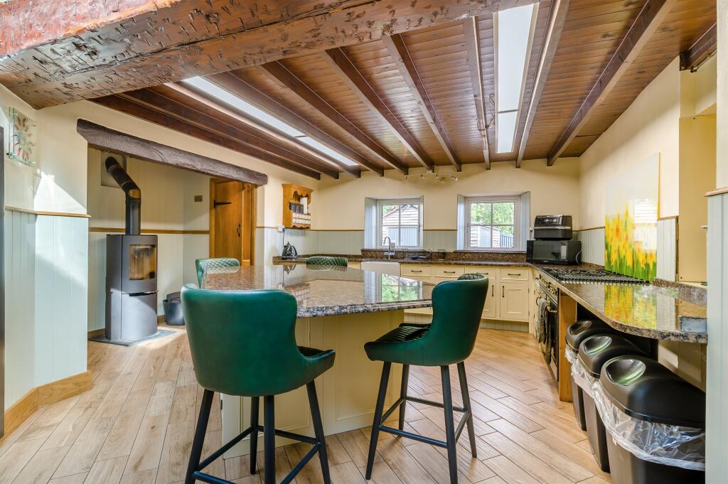 House in Newport - View 4