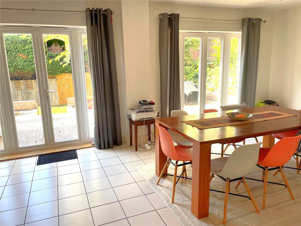 House in East Grinstead, Felbridge - More