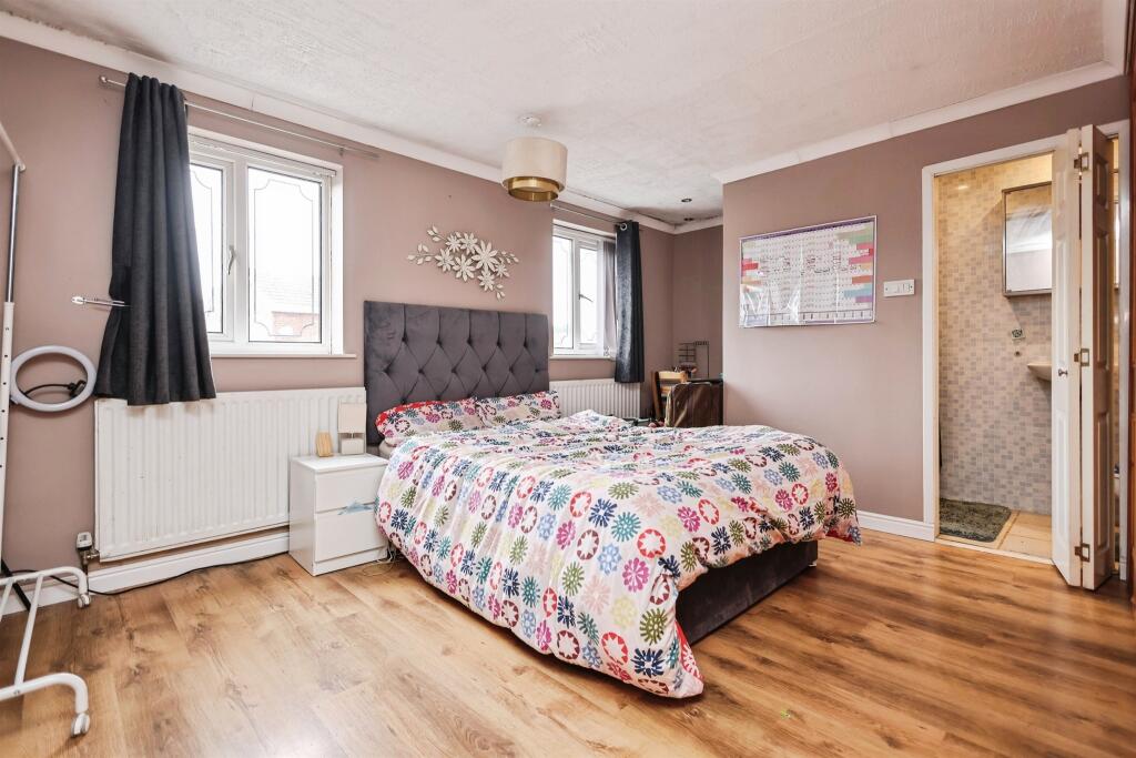 Queens Drive, Rowley Regis photo 5