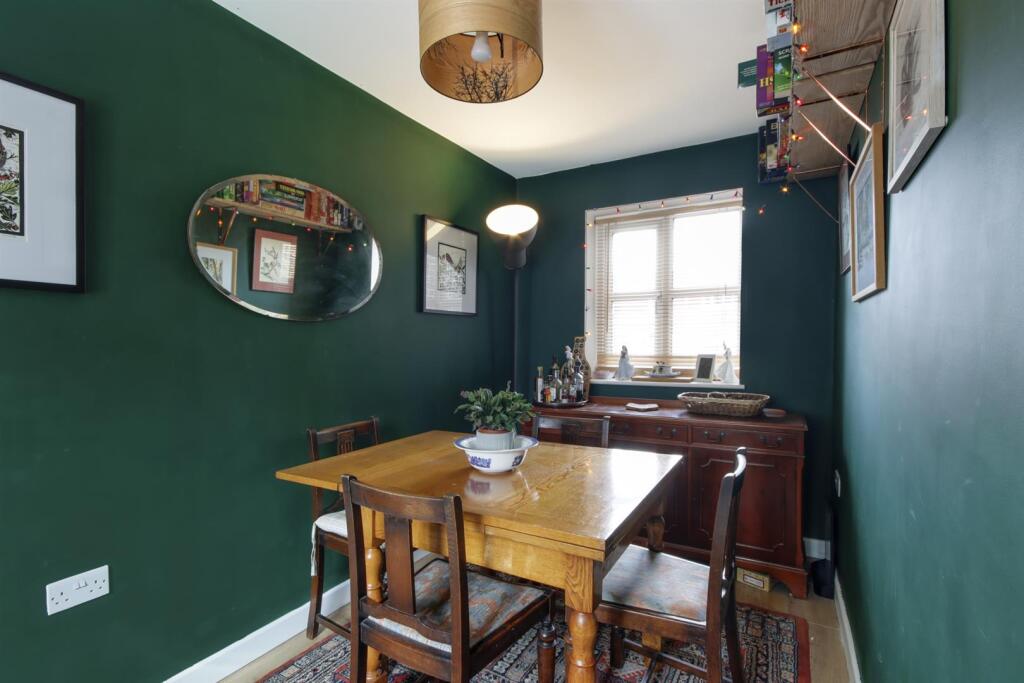 House in Tunbridge Wells, Paddock Wood - View 4