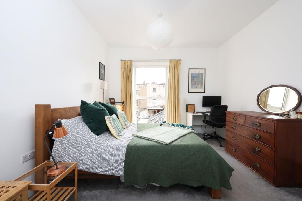 Apartment in Bristol - View 5
