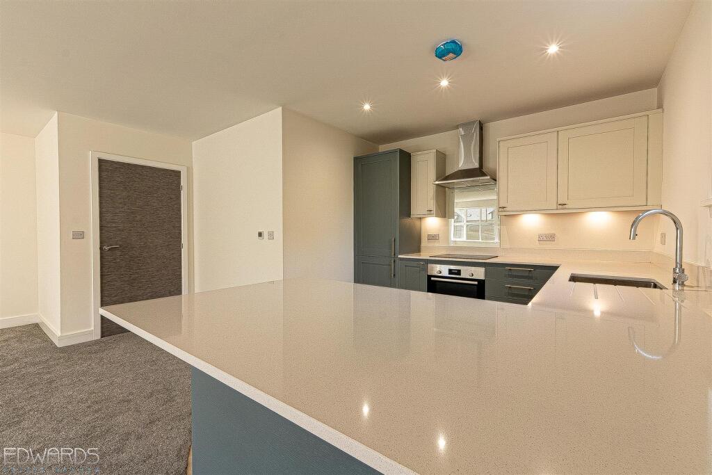 14 Golf Links Road, Ferndown photo 4