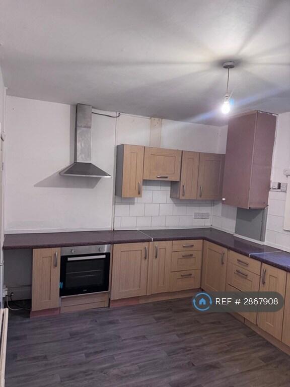 House in Oldham, Garden Suburb, Hathershaw - View 4