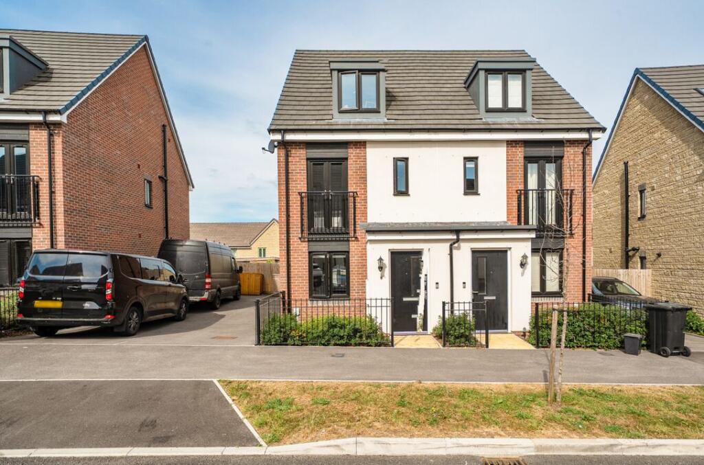 3-bed semi-detached on Grayling Avenue, Swindon, SN3, £211,000