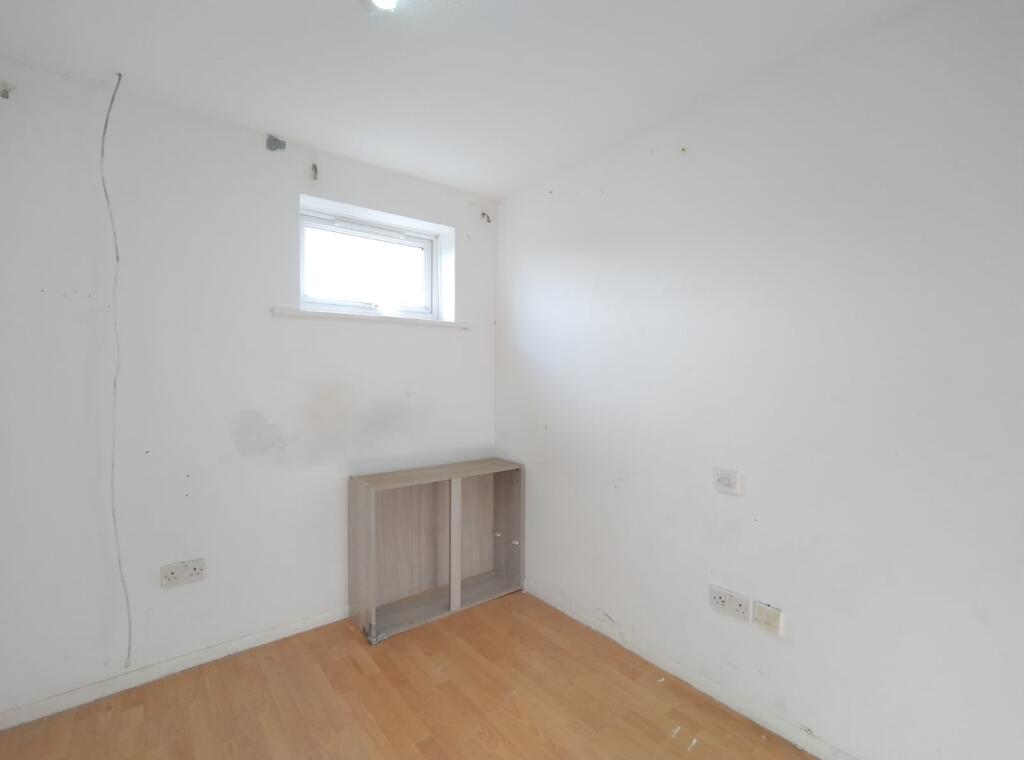 Apartment in Southall - View 4
