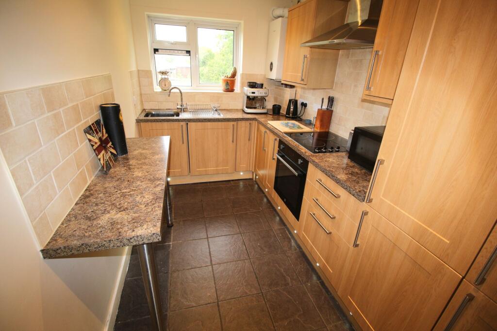 Apartment in Guildford, Park Barn - View 4