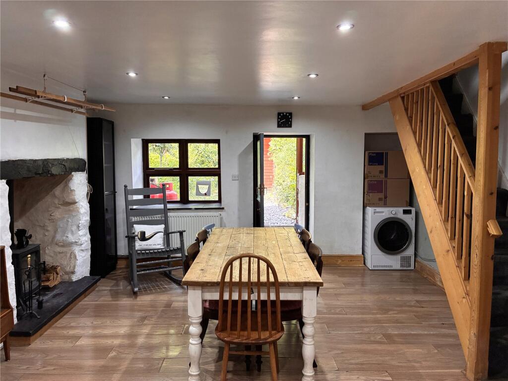 House in Llandudno, Llanddeiniolen - View 3