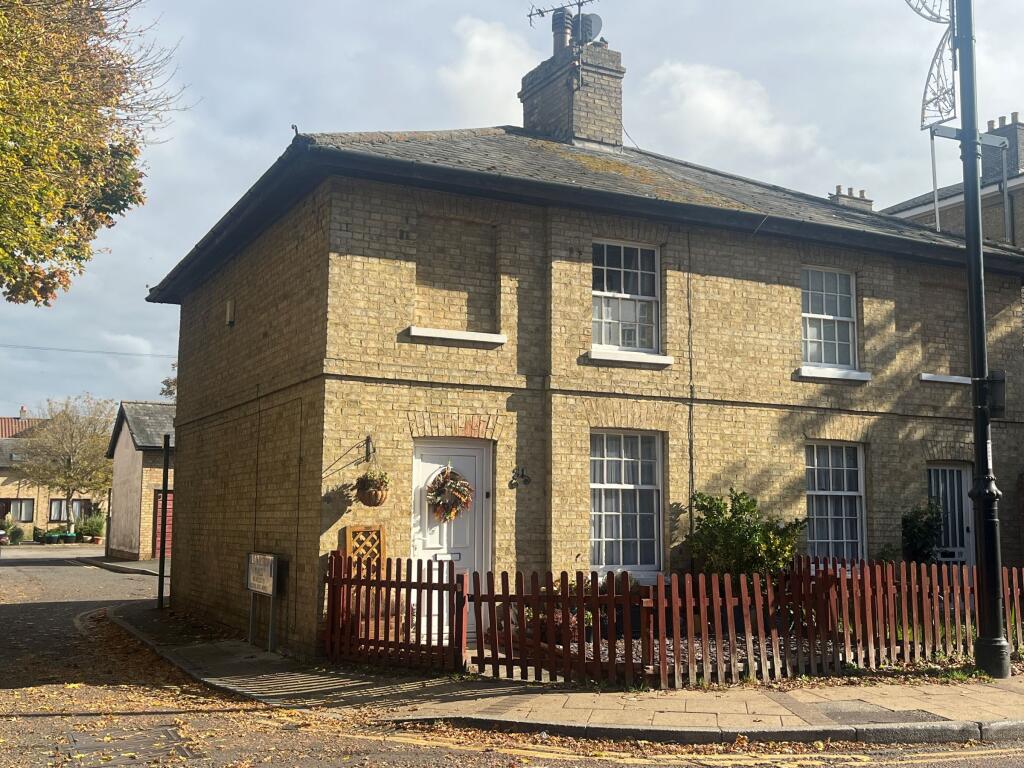 Main image of property: High Street, Chatteris, PE16 6BG