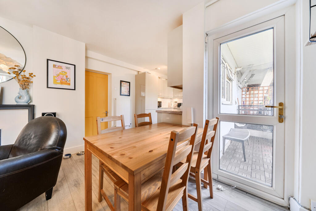 Apartment in London, Crawford Estate, Camberwell - More