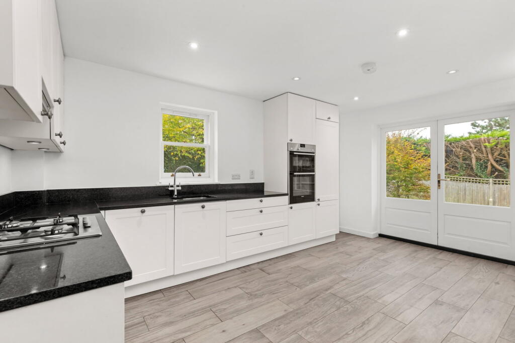 The Crescent, Hassocks, West Sussex, BN6 8RB photo 4