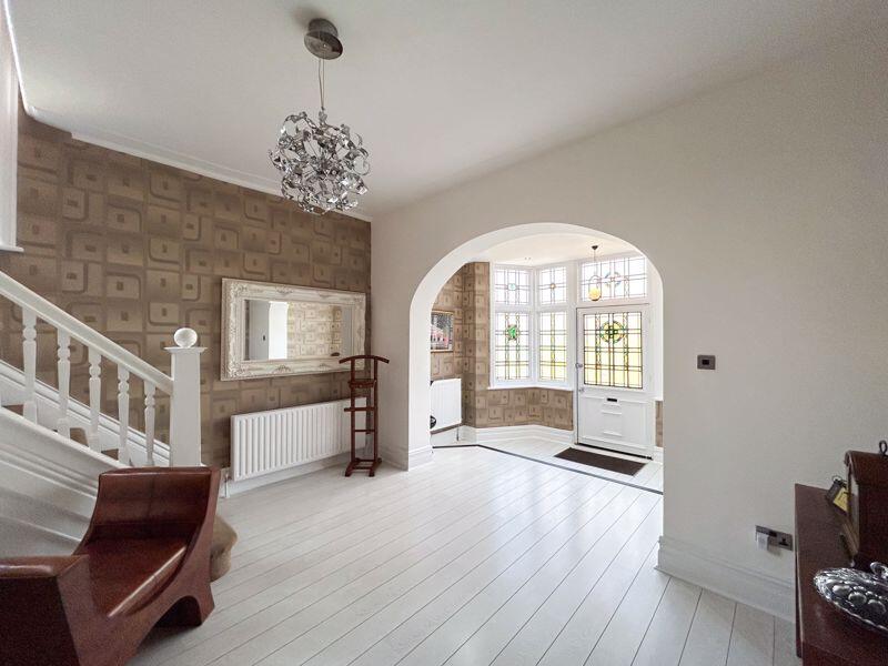 Substantial Detached Family Home - 101 Newton Drive, Blackpool, FY3 8LZ photo 2