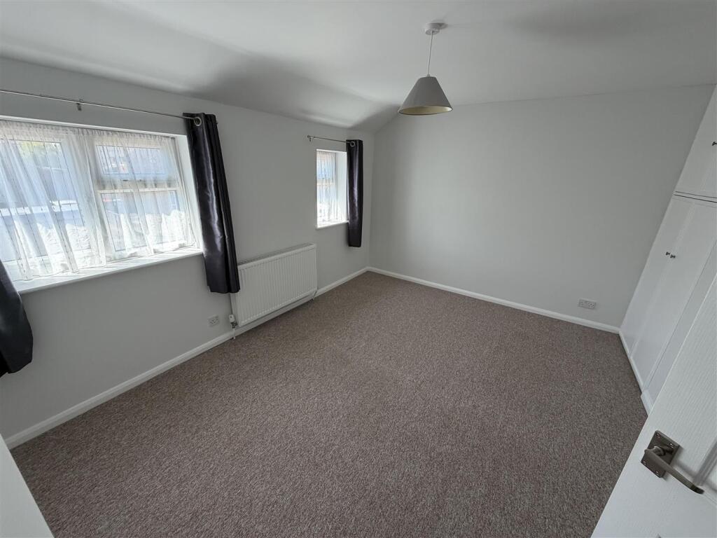 House in Luton - View 5