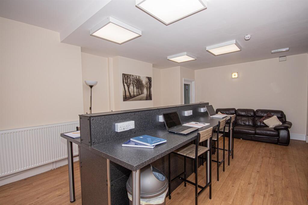 1 bedroom private hall for rent