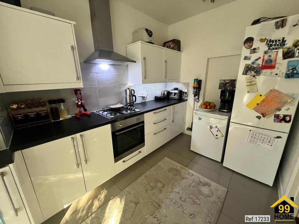 House in Sutton - View 4