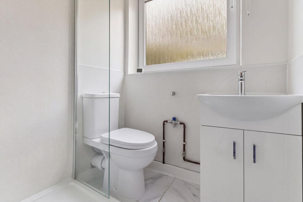 Apartment in Walton-on-Thames, Surrey - View 5