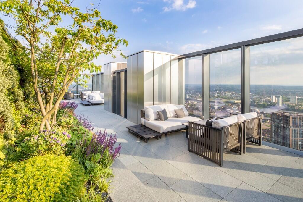 Main image of property: South Quay Plaza, Canary Wharf,
London,
E14 9SH