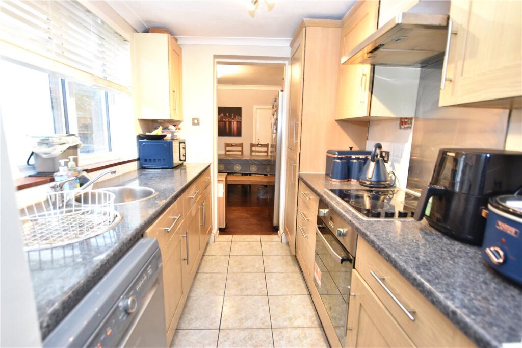 Somerset Road, Farnborough, Hampshire, GU14 photo 3