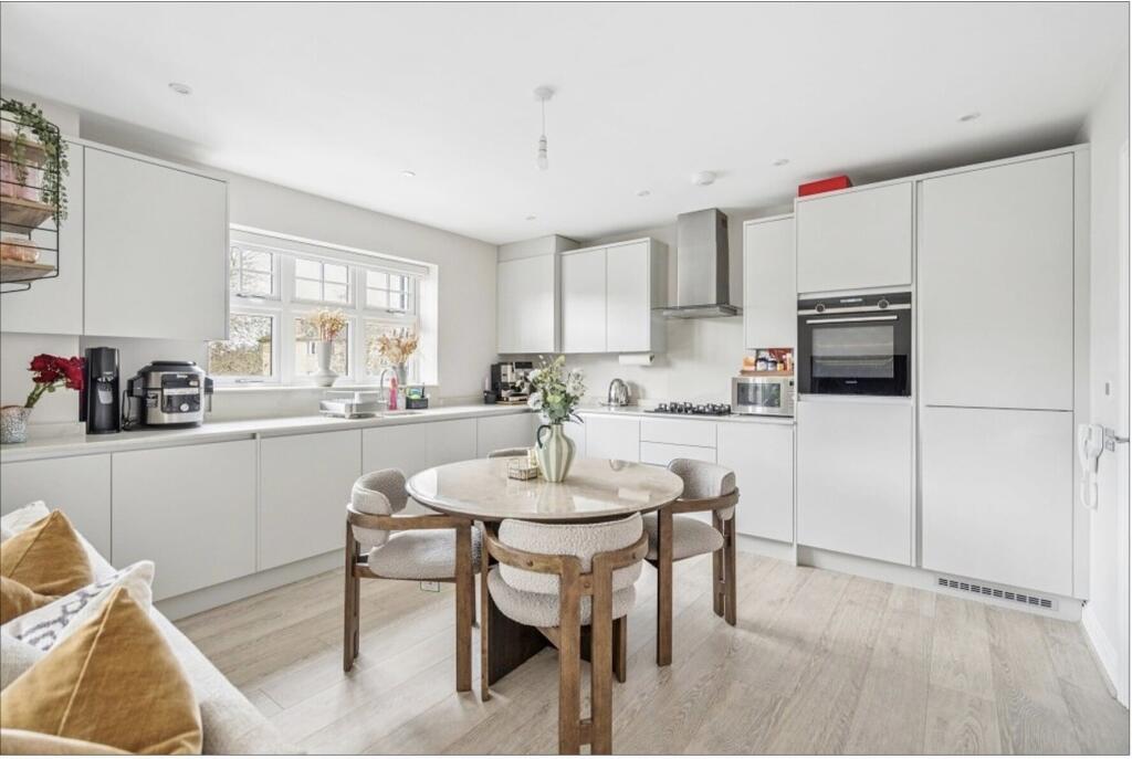 Apartment in Harrow - View 5