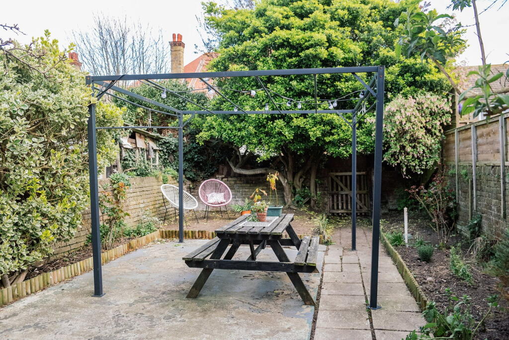 Apartment in Canterbury - View 5