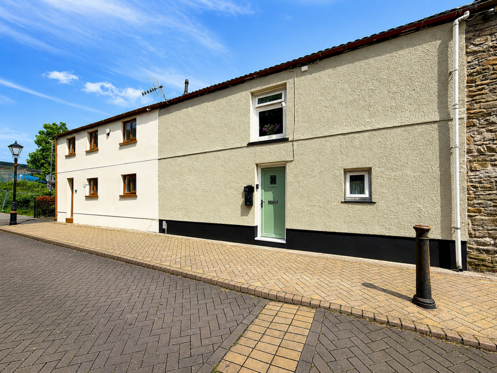 Main image of property: Inverleith Trc, Tonypandy