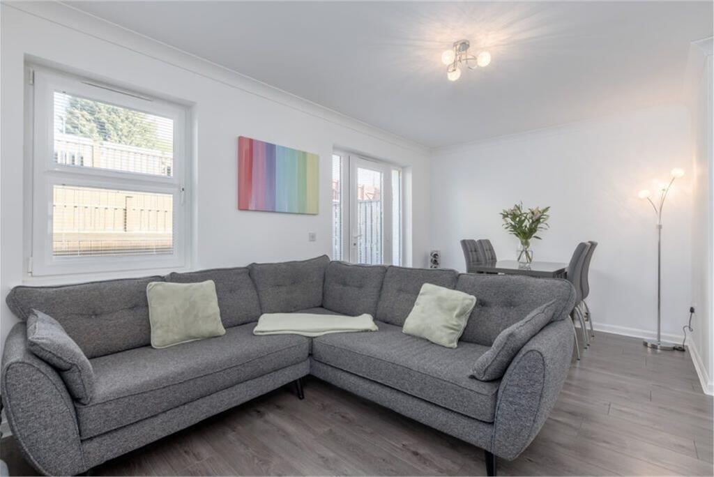 House in Edinburgh, Bughtlin, East Craigs - View 4