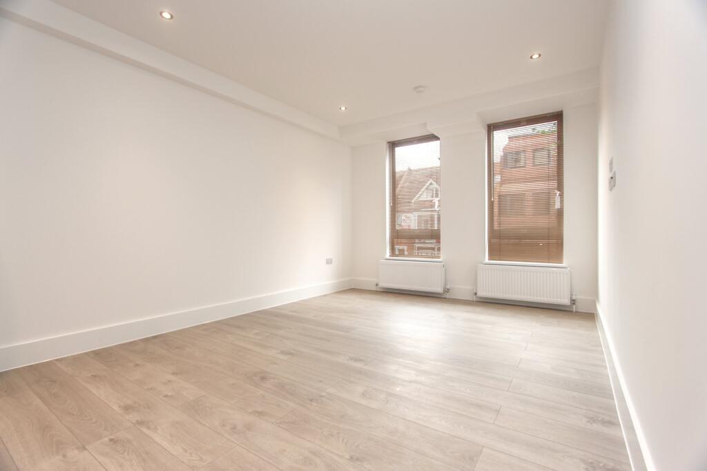 Apartment in Watford - View 3