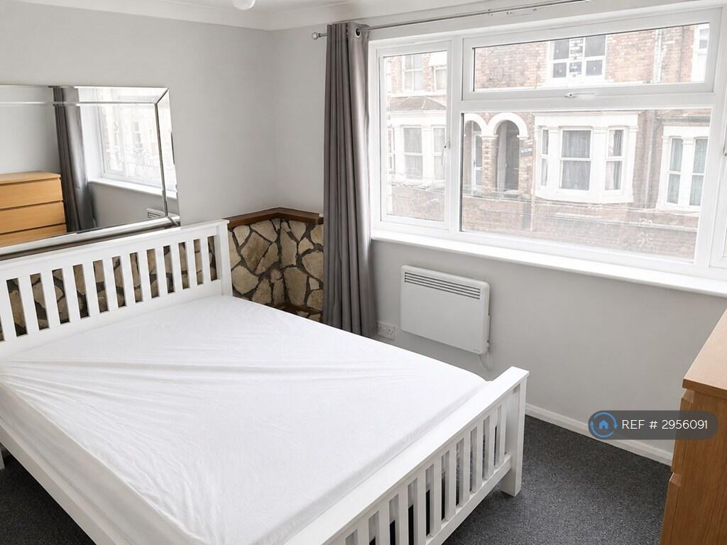 Apartment in Reading, Spring Gardens, Whitley - More