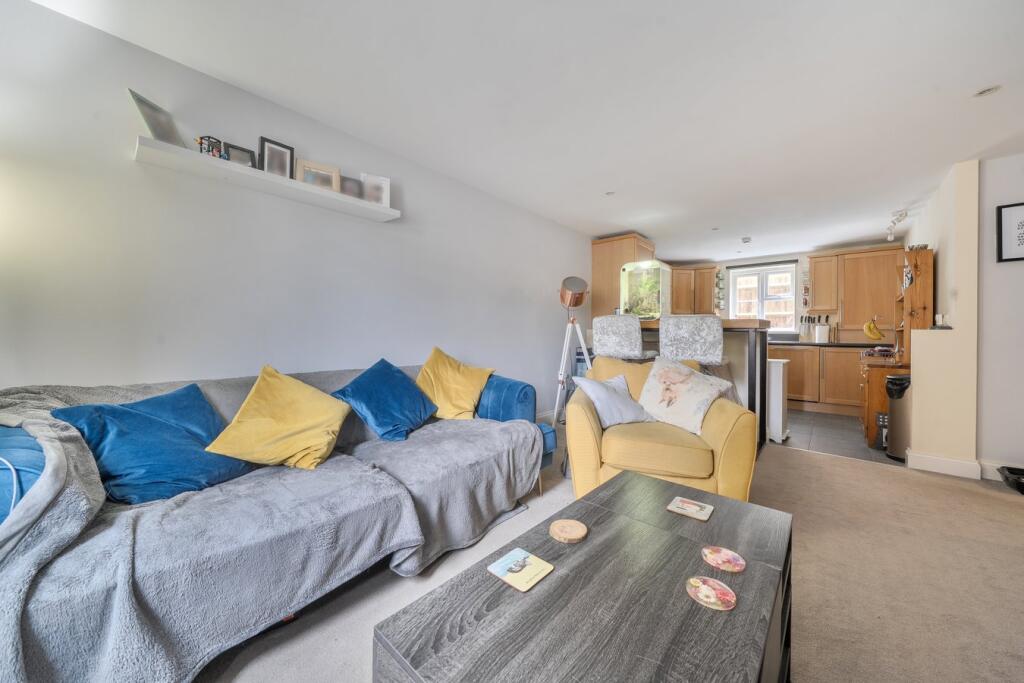 Coopers Court, Shefford, SG17 photo 4
