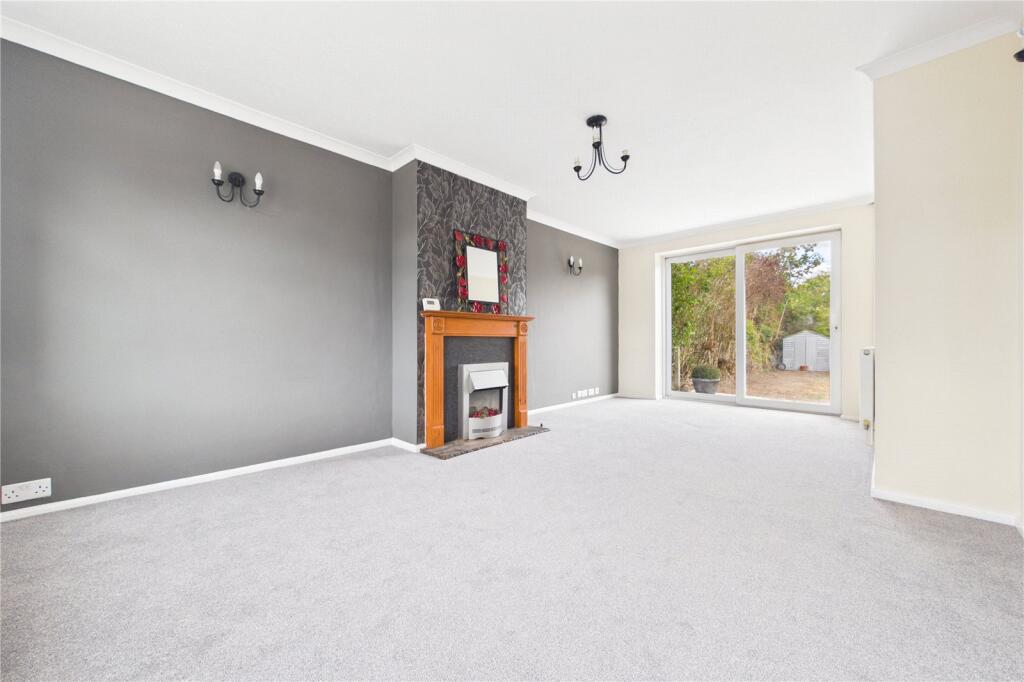 House in Reading, Dee Park - More