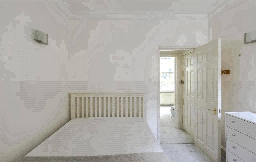 Apartment in London - View 5