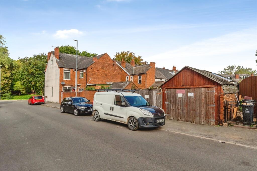 House in Walsall, Darlaston Green - View 5