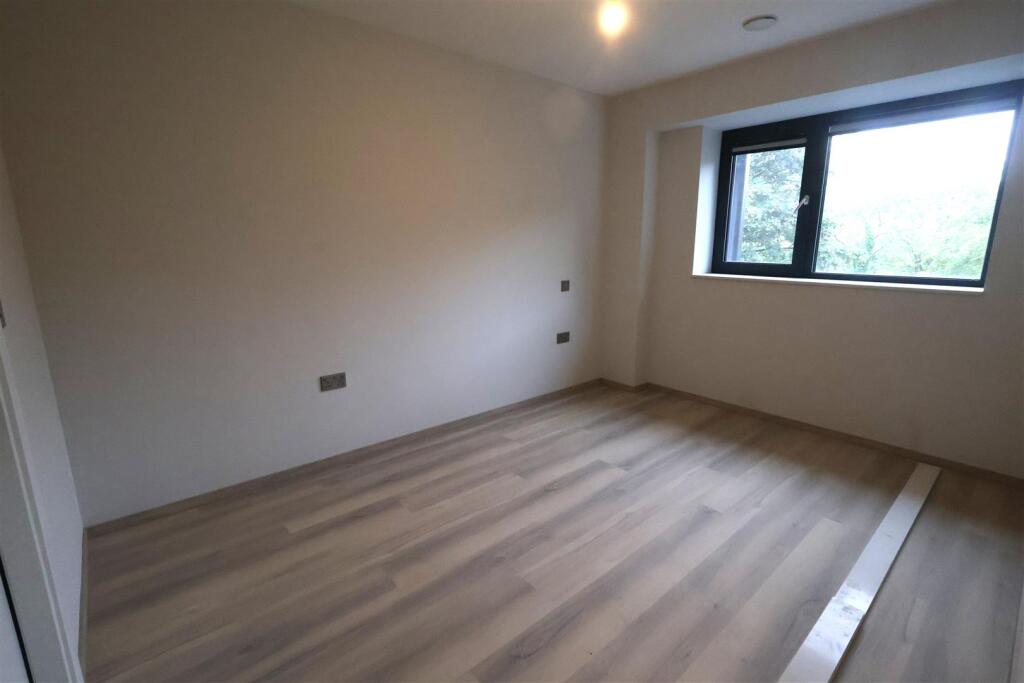 Apartment in Redditch, Southcrest, Headless Cross - View 4