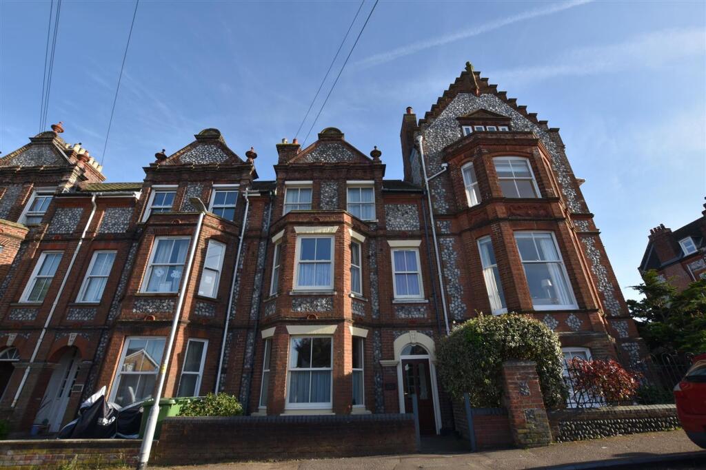 5-bed flat on 35, Vicarage Road, Cromer, NR27, £525,000