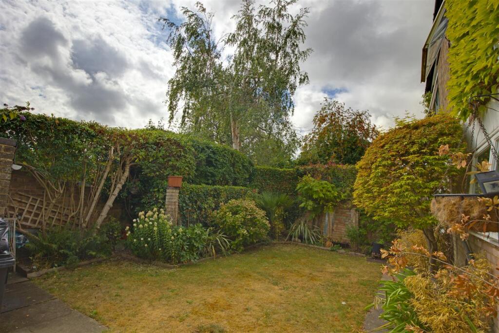 House in Croydon - View 3
