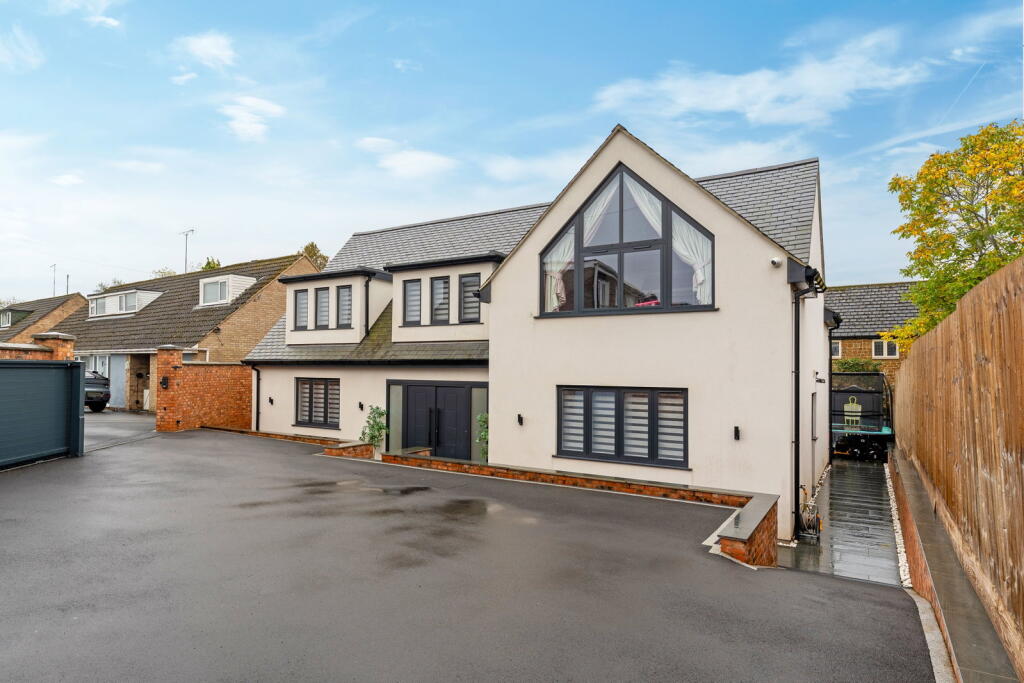 4-bed detached on Manor Close, Harpole, Northampton, Northamptonshire, NN7 4BY, £825,000