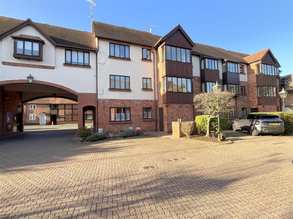 Main image of property: St. Nicholas Church Street, Warwick