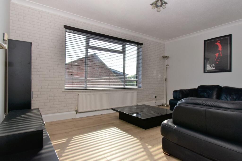Apartment in Romford - View 2
